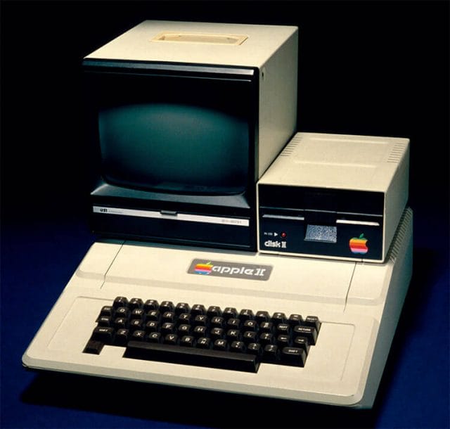Apple II prvi računalnik za splošno uporabo